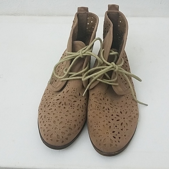 MADDEN girl DEONN shoes ankle booties 7M cutout - Picture 4 of 8